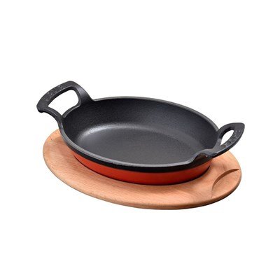 Lava Döküm   Oval Kulplu Tava ve Ahşap Altlıklı. Ölçü 19x14cm.