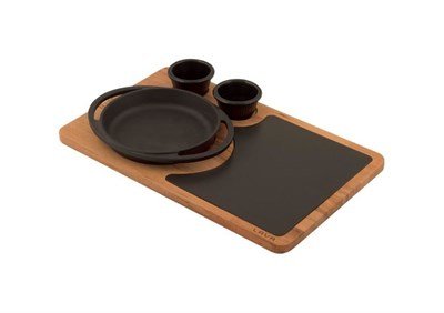 Lava Döküm   Yuvarlak Kulplu Tava, Ahşap ve Döküm Demir servis plakası. Çap16cm.(Bu ürüne sos kapları dahil değildir)