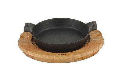 Lava Döküm   Yuvarlak Kulplu Tava ve Ahşap Altlıklı. Çap18cm.