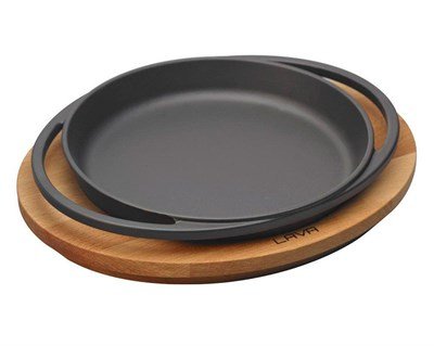Lava Döküm   Yuvarlak Kulplu Tava ve Ahşap Altlıklı. Çap20cm.